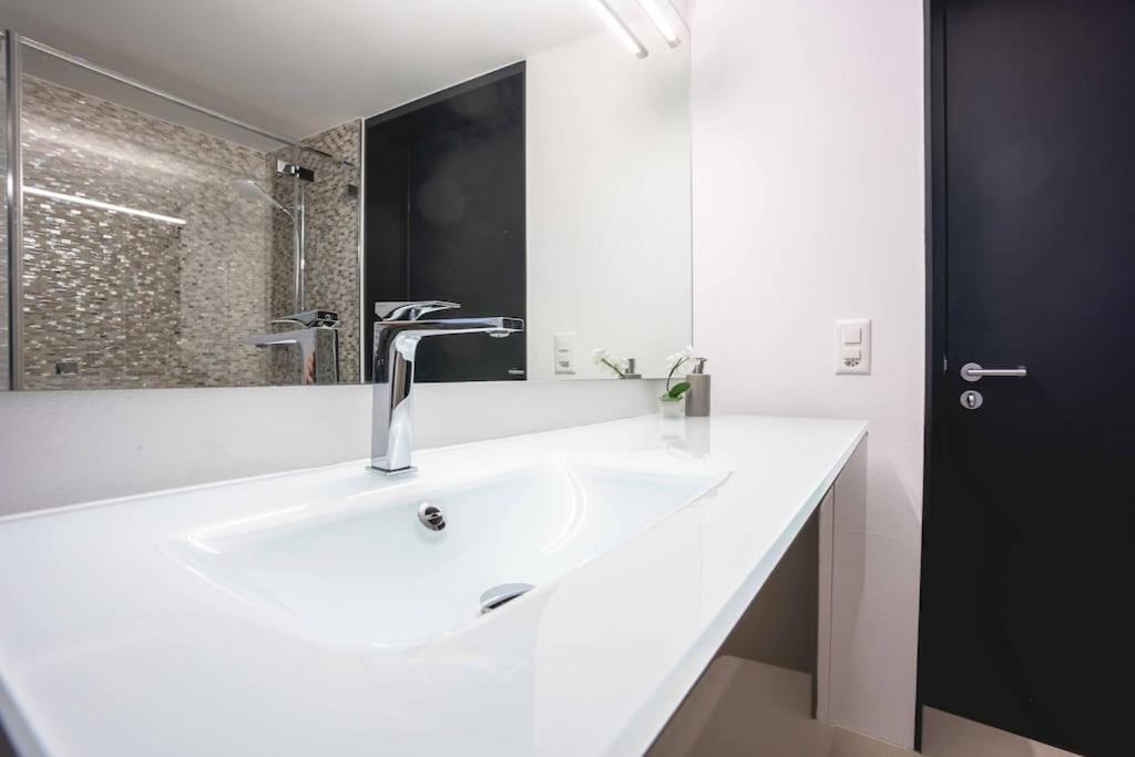 Stylish Home With Matterhorn View In The Center 采尔马特 外观 照片