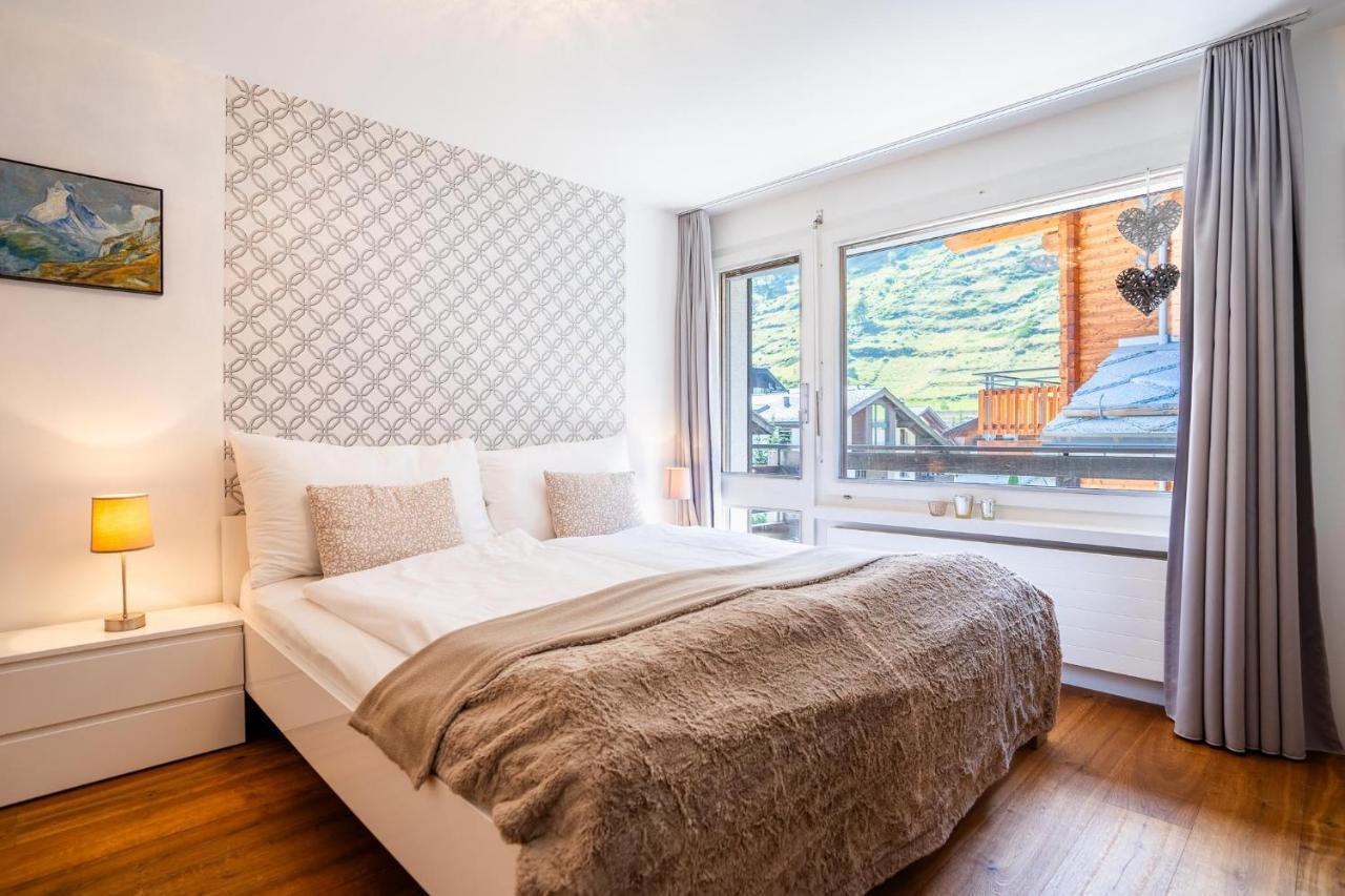 Stylish Home With Matterhorn View In The Center 采尔马特 外观 照片