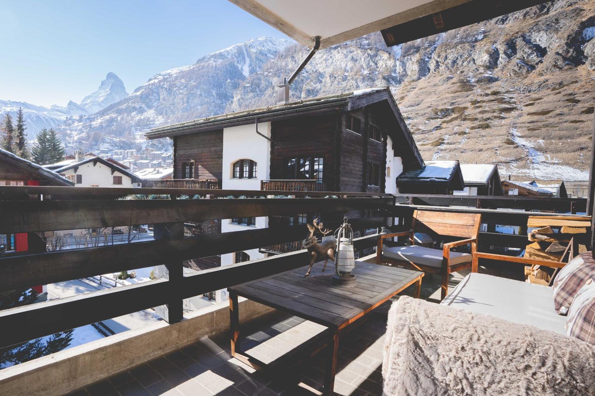 Stylish Home With Matterhorn View In The Center 采尔马特 外观 照片